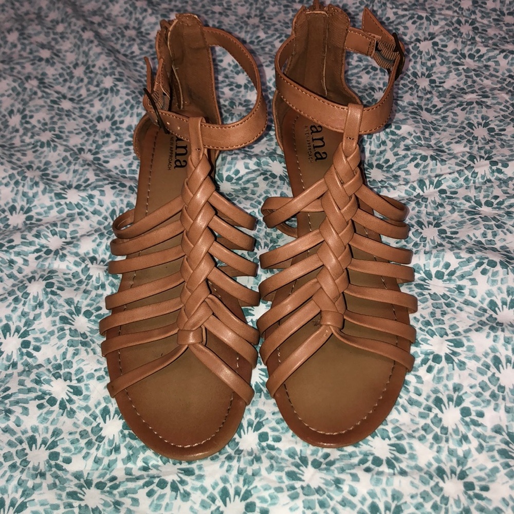 Sandal heals